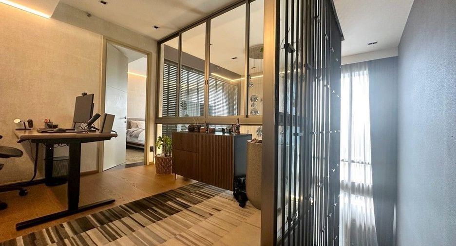 For sale 2 bedrooms condo in Khlong Toei, Bangkok