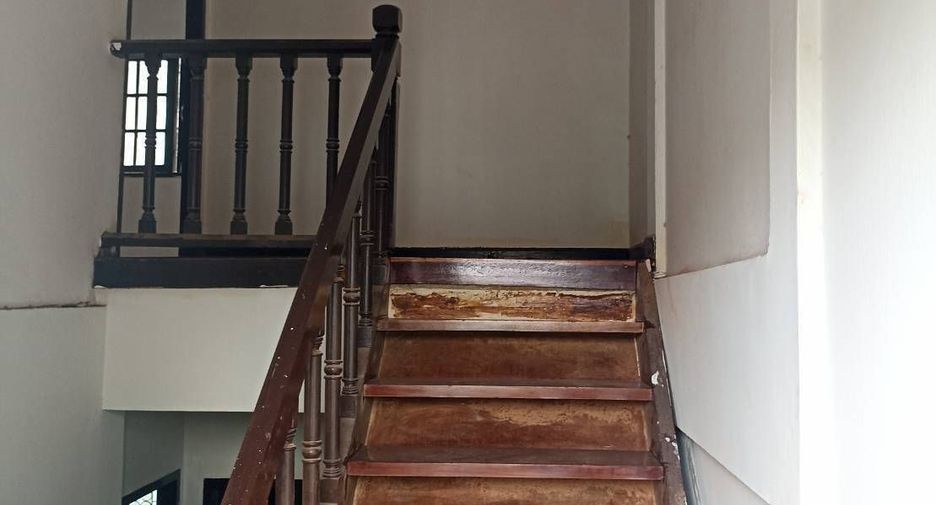 For sale and for rent 4 bedrooms townhouse in Bang Kapi, Bangkok