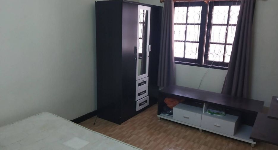 For sale and for rent 4 bedrooms townhouse in Bang Kapi, Bangkok