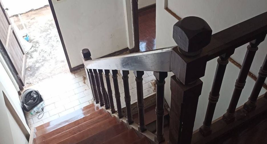 For sale and for rent 4 bedrooms townhouse in Bang Kapi, Bangkok