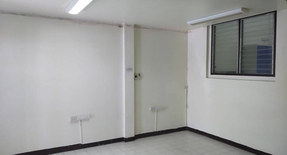 For sale and for rent 4 bedrooms townhouse in Bang Kapi, Bangkok