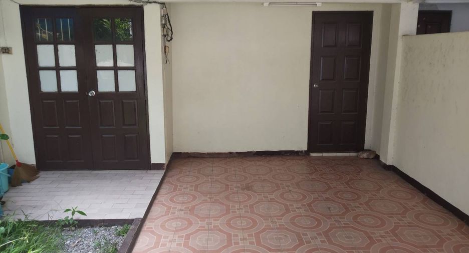 For sale and for rent 4 bedrooms townhouse in Bang Kapi, Bangkok