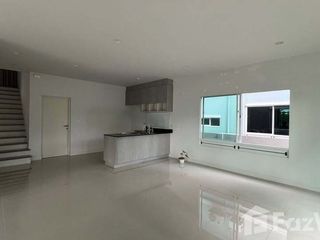 Casa en venta de 4 habitaciones en Khlong Sam Wa, Bangkok