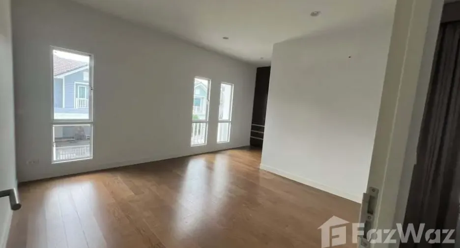 For sale 4 bedrooms house in Khlong Sam Wa, Bangkok