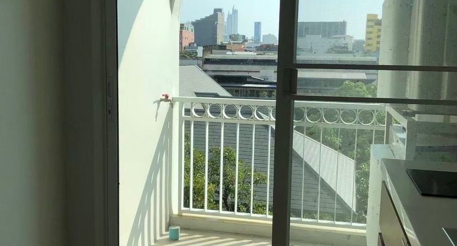 For sale 1 bed condo in Pom Prap Sattru Phai, Bangkok