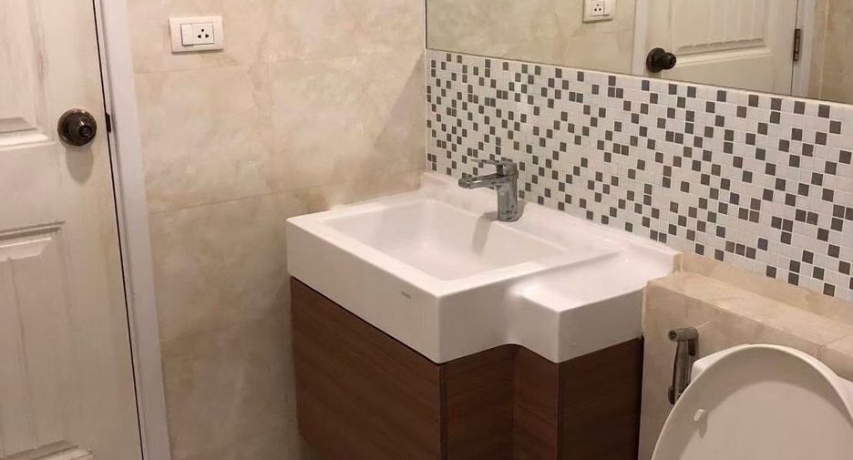 For sale 1 bed condo in Pom Prap Sattru Phai, Bangkok