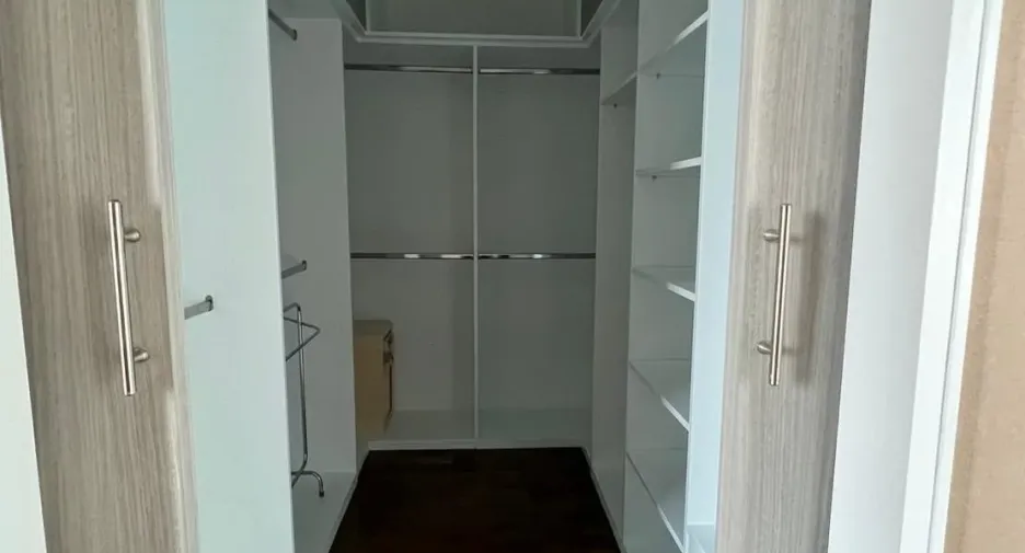Condo en venta y en alquiler de 4 habitaciones en Khlong Toei, Bangkok