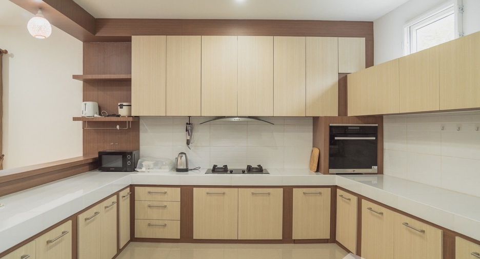 For sale and for rent 4 bedrooms villa in Saraphi, Chiang Mai