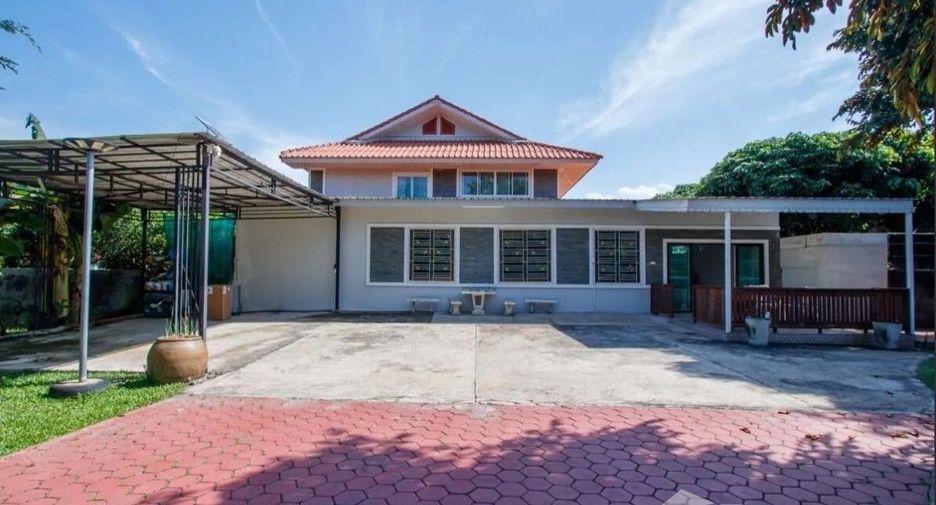For sale and for rent 4 bedrooms villa in Saraphi, Chiang Mai