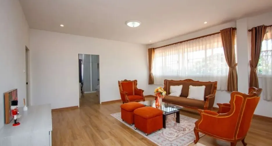 For sale and for rent 4 bedrooms villa in Saraphi, Chiang Mai