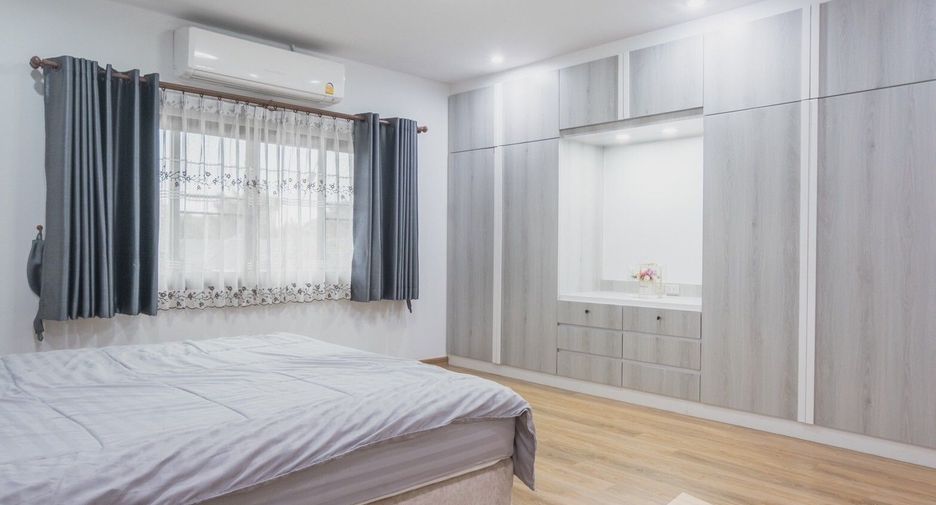 For sale and for rent 4 bedrooms villa in Saraphi, Chiang Mai