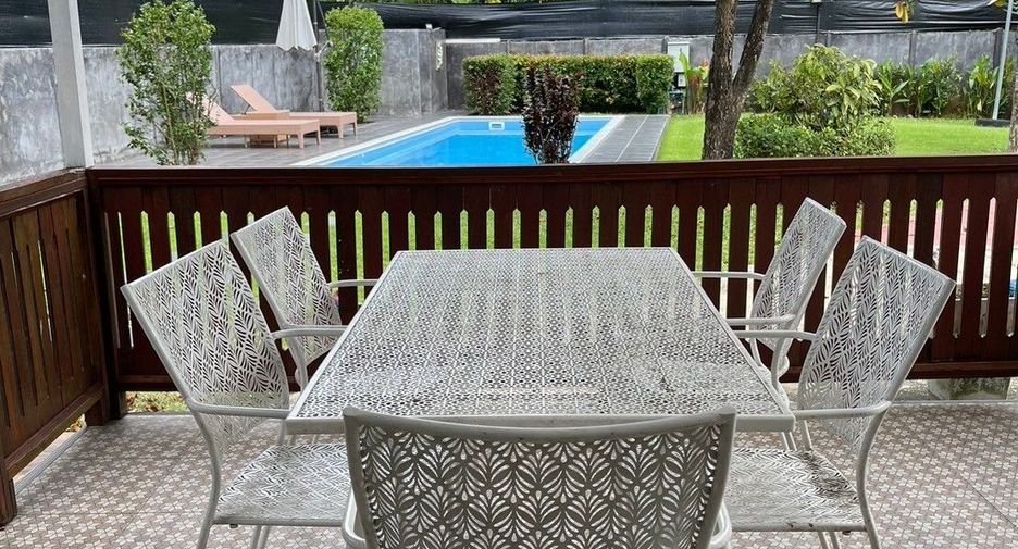For sale and for rent 4 bedrooms villa in Saraphi, Chiang Mai