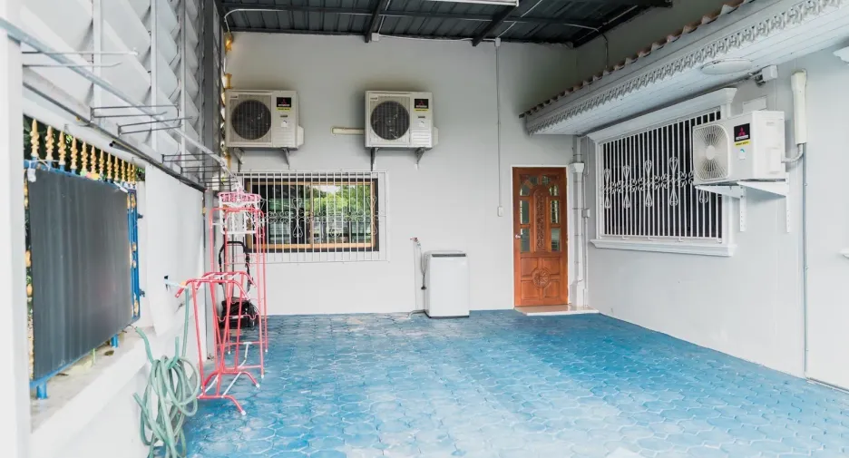 For sale and for rent 4 bedrooms villa in Saraphi, Chiang Mai
