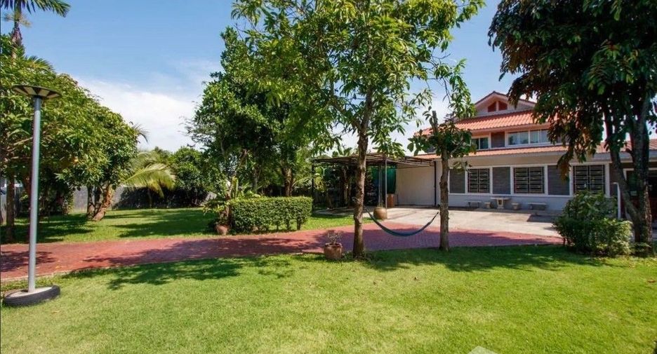 For sale and for rent 4 bedrooms villa in Saraphi, Chiang Mai