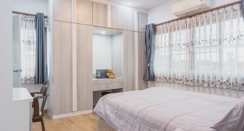 For sale and for rent 4 bedrooms villa in Saraphi, Chiang Mai