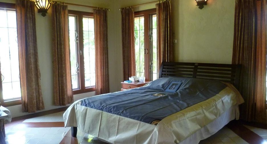 For sale 4 bedrooms villa in Saraphi, Chiang Mai