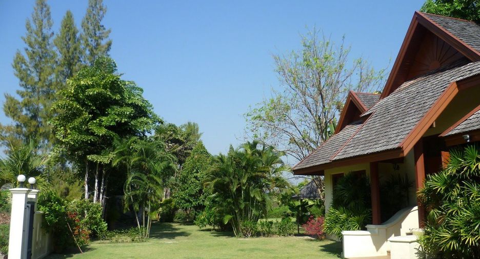 For sale 4 bedrooms villa in Saraphi, Chiang Mai