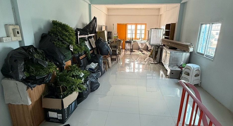 Casa adosada en venta de 4 habitaciones en Bang Lamung, Chonburi