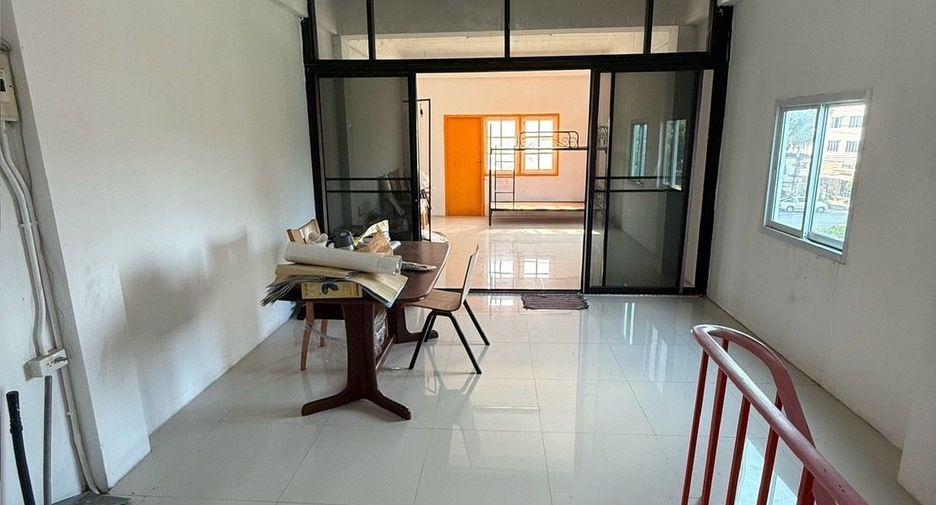 Casa adosada en venta de 4 habitaciones en Bang Lamung, Chonburi
