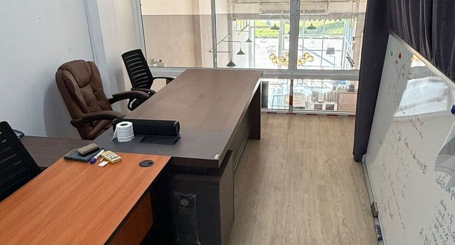 Casa adosada en venta de 4 habitaciones en Bang Lamung, Chonburi