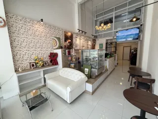 À vendre 4 chambres maison de ville à Bang Lamung, Chonburi