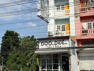 À vendre 4 chambres maison de ville à Bang Lamung, Chonburi