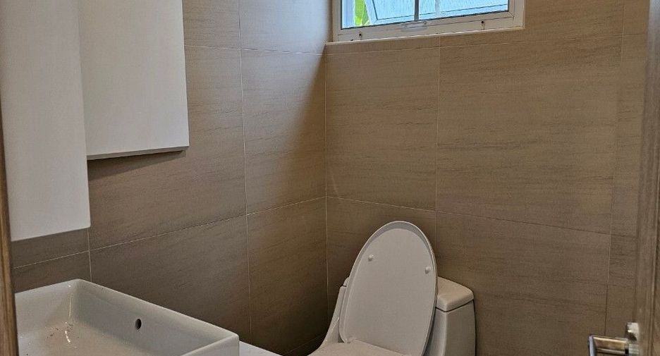 For sale 3 bedrooms villa in Saraphi, Chiang Mai