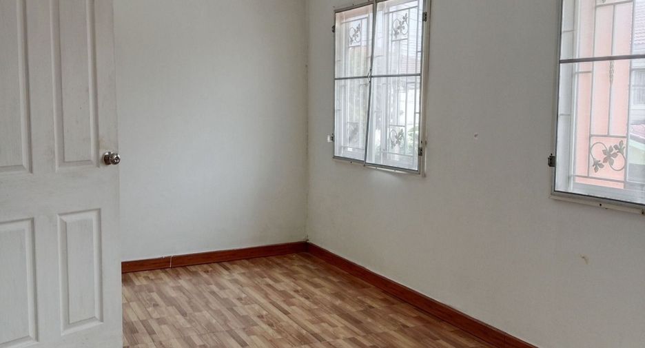 For sale 3 bedrooms townhouse in Lat Krabang, Bangkok