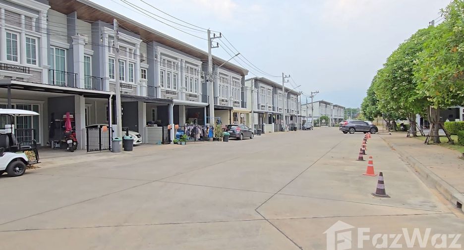 For sale 4 bedrooms townhouse in Mueang Chiang Mai, Chiang Mai