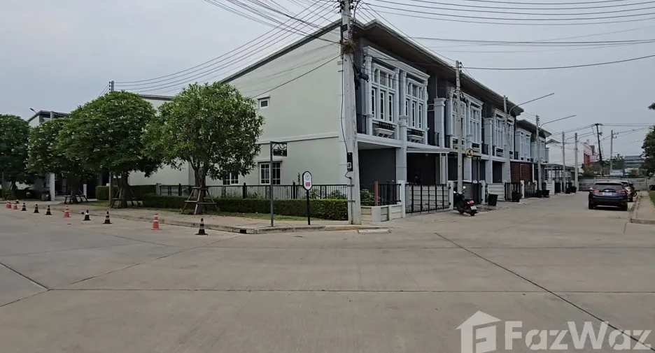 For sale 4 bedrooms townhouse in Mueang Chiang Mai, Chiang Mai