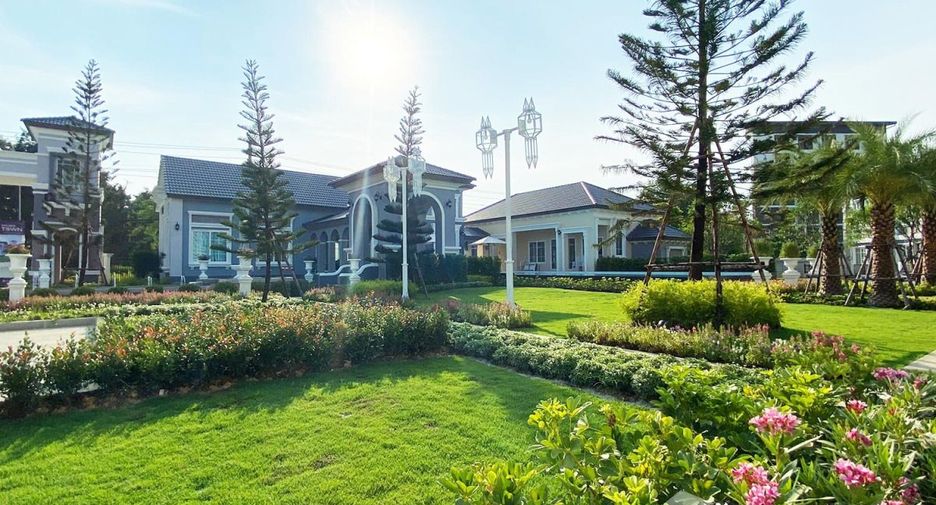 For sale 4 bedrooms townhouse in Mueang Chiang Mai, Chiang Mai