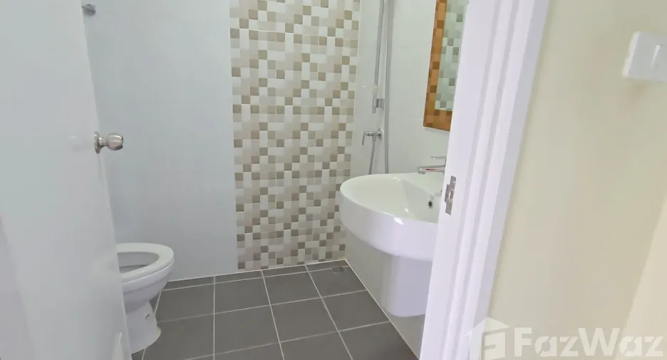 For sale 4 bedrooms townhouse in Mueang Chiang Mai, Chiang Mai
