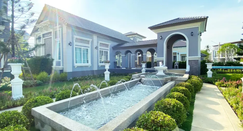 For sale 4 bedrooms townhouse in Mueang Chiang Mai, Chiang Mai