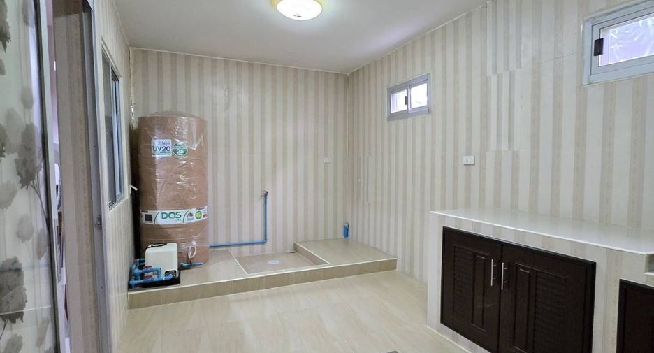 For sale 3 bedrooms townhouse in Sai Mai, Bangkok