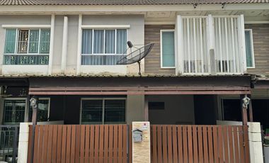Casa adosada en venta de 3 habitaciones en Sai Mai, Bangkok