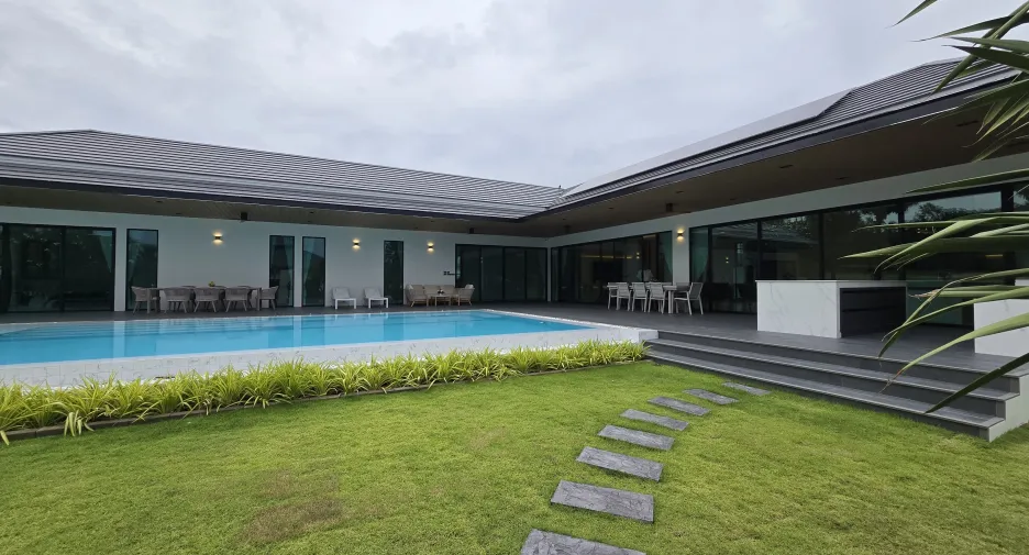 For sale 4 bedrooms villa in Cha Am, Phetchaburi