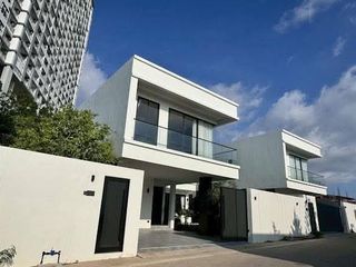 Villa zum Kauf mit 4 Zimmer in Bang Lamung, Chonburi