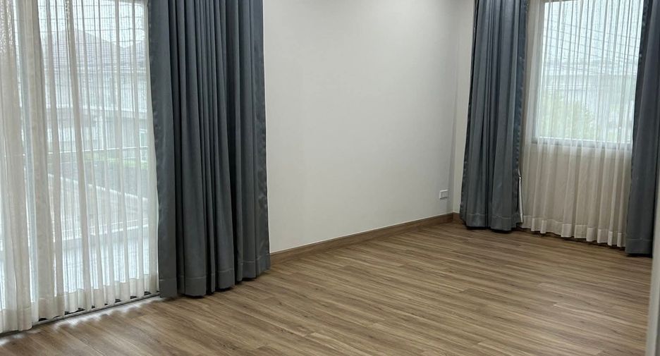 Casa en alquiler de 4 habitaciones en San Kamphaeng, Chiang Mai