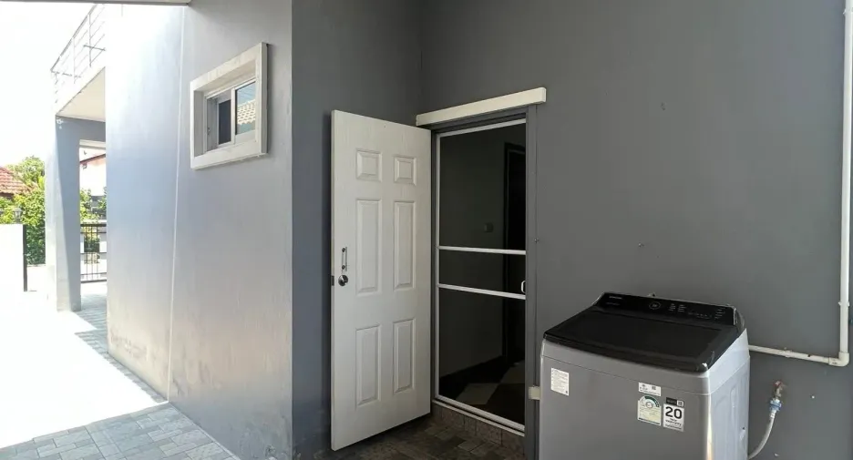 For rent 4 bedrooms house in Mueang Chiang Mai, Chiang Mai