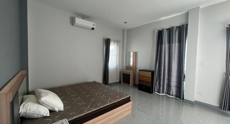 For rent 4 bedrooms house in Mueang Chiang Mai, Chiang Mai