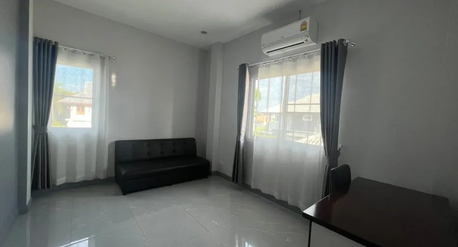 For rent 4 bedrooms house in Mueang Chiang Mai, Chiang Mai