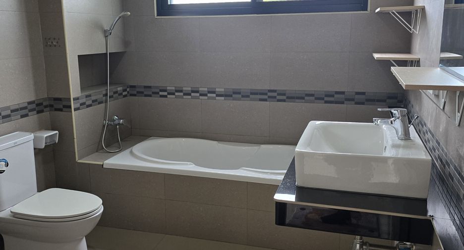 For sale 3 bedrooms house in San Kamphaeng, Chiang Mai