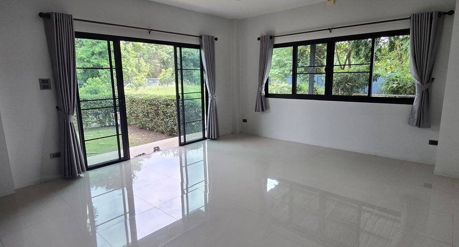 For sale 3 bedrooms house in San Kamphaeng, Chiang Mai