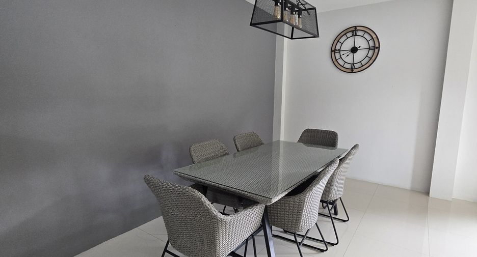 For sale 3 bedrooms house in San Kamphaeng, Chiang Mai