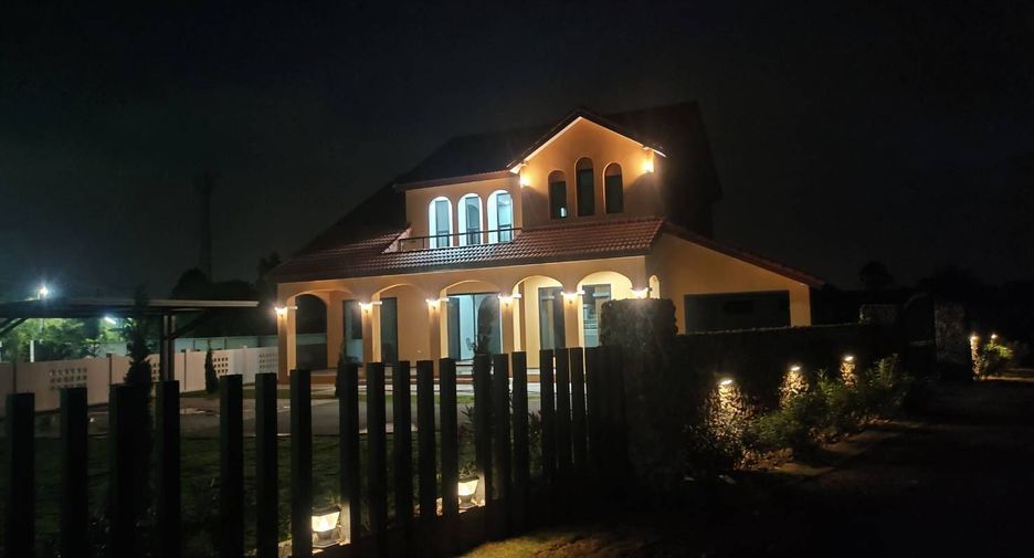 For sale 5 bedrooms house in Chaloem Phra Kiat, Saraburi
