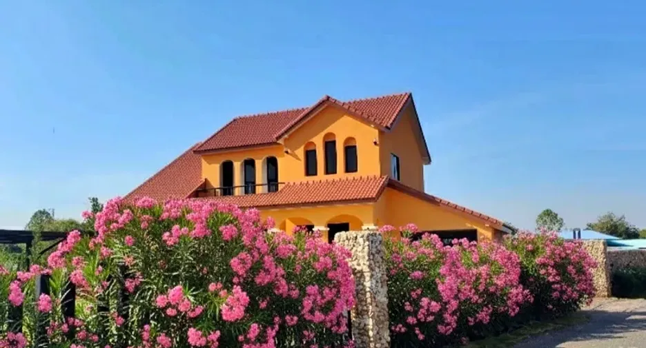 For sale 5 bedrooms house in Chaloem Phra Kiat, Saraburi