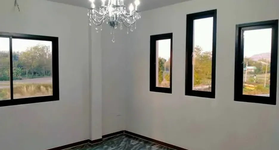 For sale 5 bedrooms house in Chaloem Phra Kiat, Saraburi