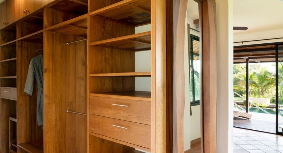 For rent 5 ベッドルーム villa in San Sai, Chiang Mai