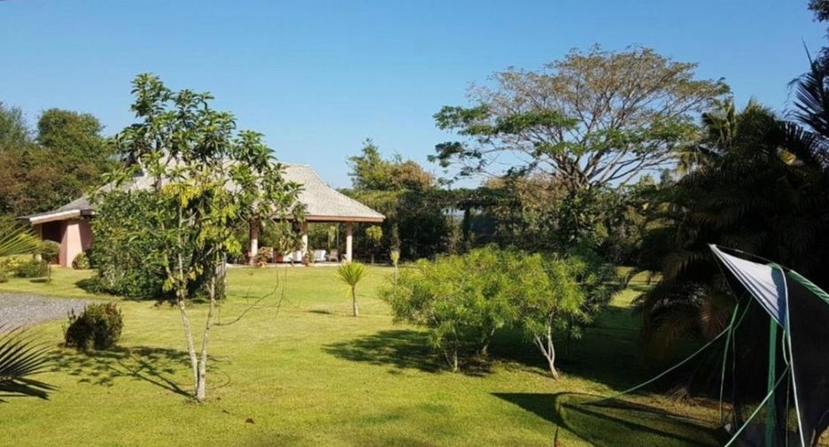 For rent 5 ベッドルーム villa in San Sai, Chiang Mai