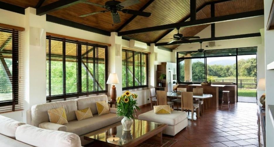 For rent 5 ベッドルーム villa in San Sai, Chiang Mai